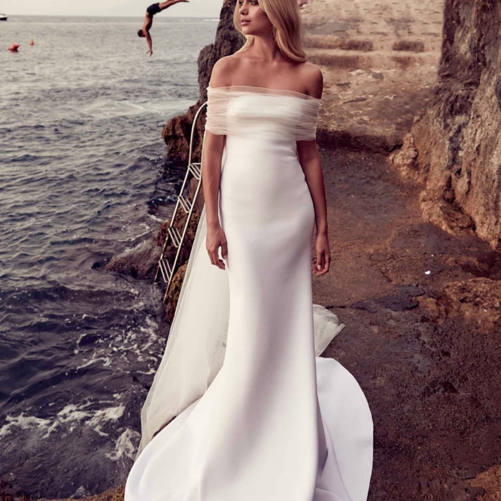NWOT | CHOSEN by Kyha ‘Lennon’ Tulle Shoulder Wrap